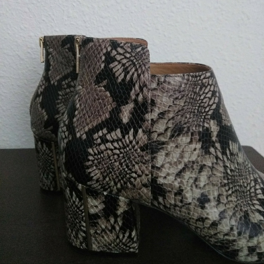 Boot - Picture 3 of 6